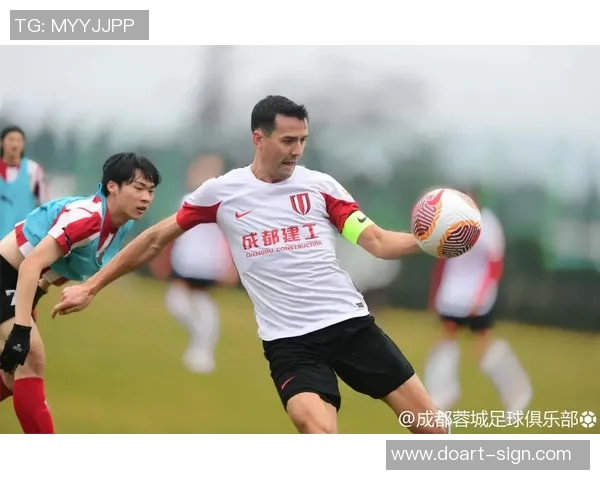 成都男足球明星张的成长历程与未来发展展望